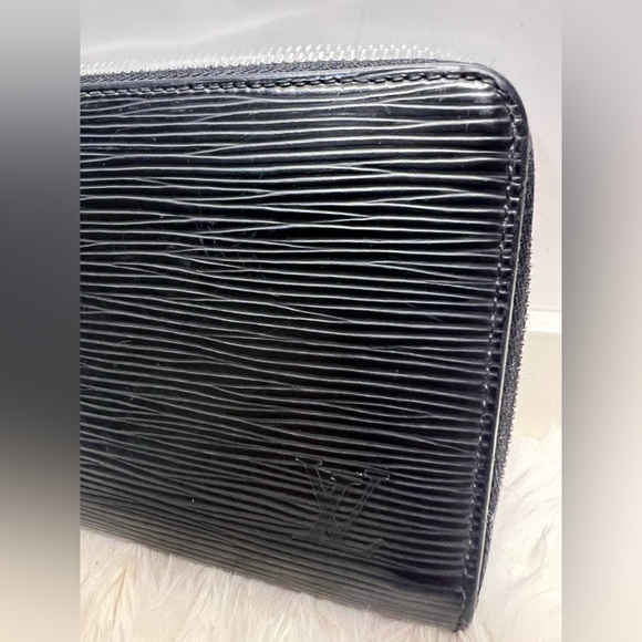 LOUIS VUITTON-CA0123 Black Epi Leather Zippy Wallet - Picture 2 of 14